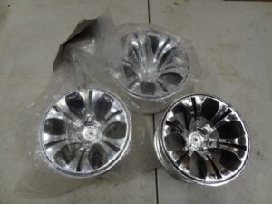 King Motor Chrome wheels, (3), hex is not 24mm, looks smaller