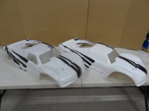 Rovan 1/5 Baja 5T Terminator Body, 2x, white + black, scratch + dent