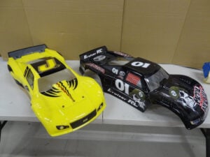 Rovan 1/5 Baja 5T Body Terminator 2x black, yellow, Bruiser RC scratch + dent used